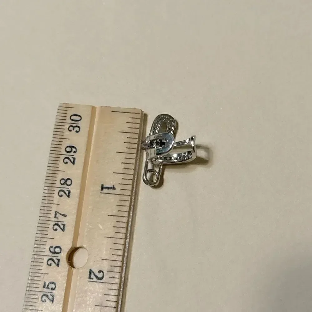 Safety pin ear cuff N711